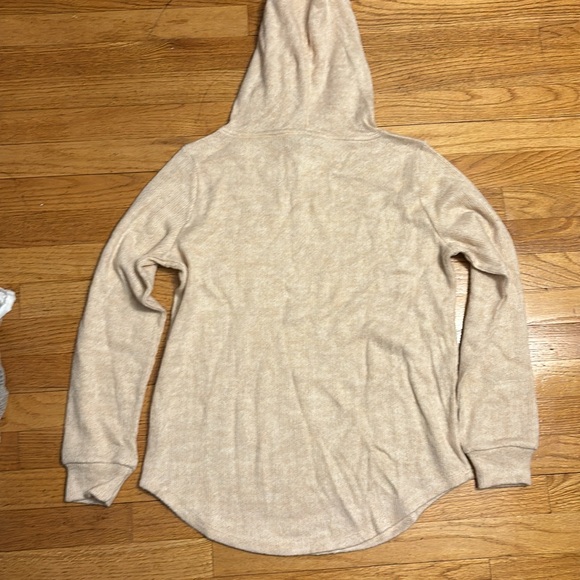 Loft Women’s hooded shirt - Picture 2 of 3